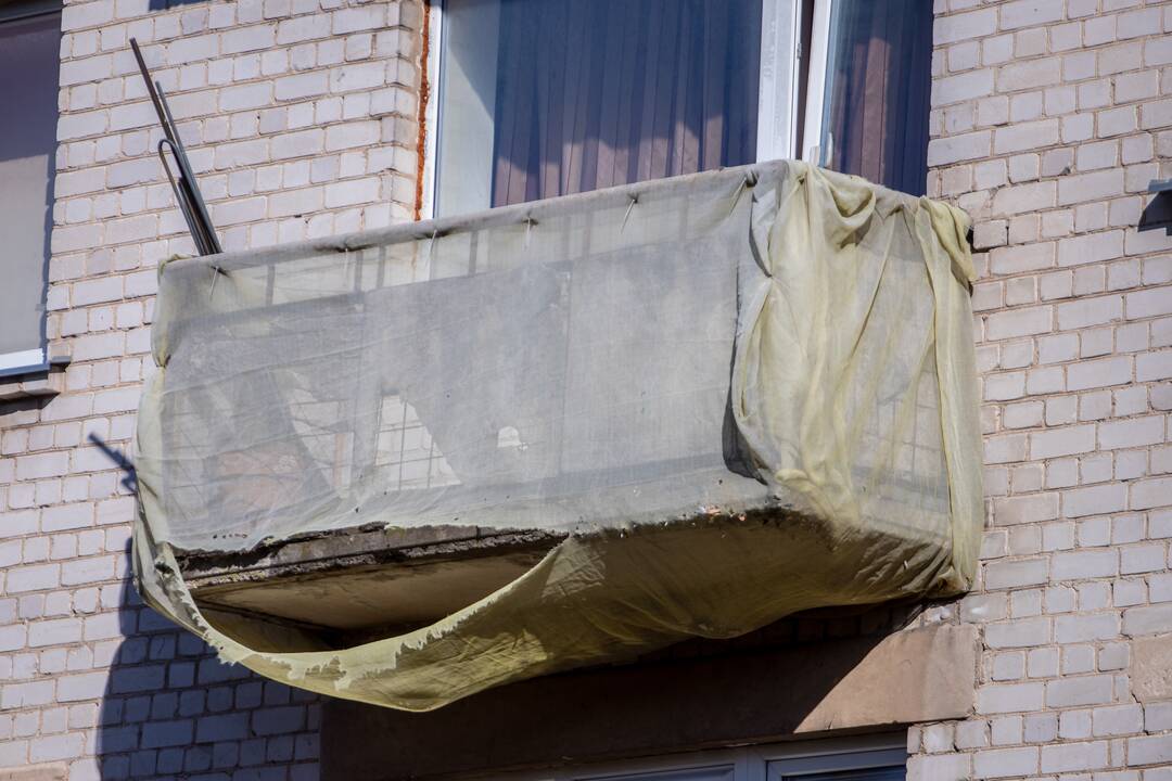 Skundas: K.Baršausko g. 70 namo gyventojai nesutinka mokėti sąskaitos už balkonų ekspertizę.