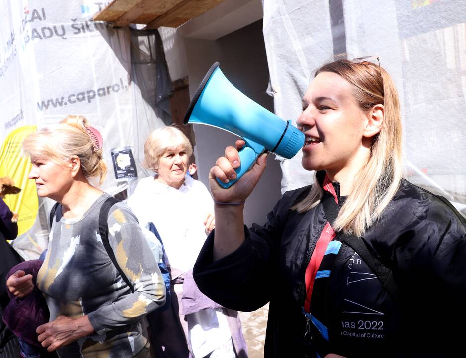 Šurmulys: kiemai prisipildė smalsių ekskursantų.