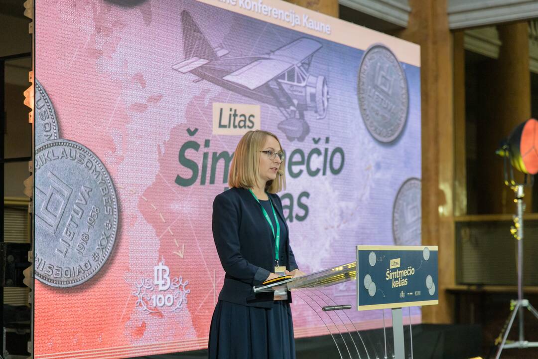 Pažintis: pasibaigus konferencijai dalyviai buvo kviečiami apsidairyti po banko erdves.
