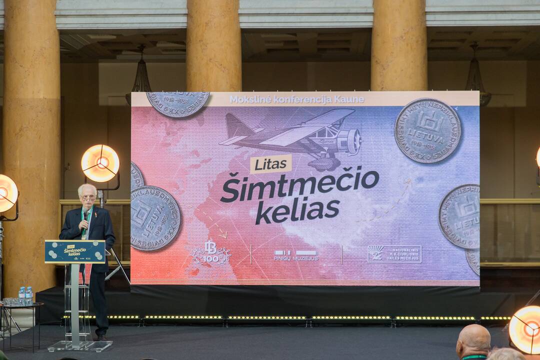 Pažintis: pasibaigus konferencijai dalyviai buvo kviečiami apsidairyti po banko erdves.