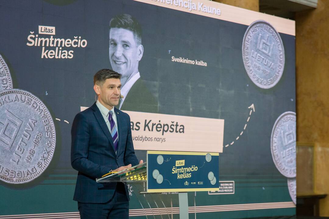 Pažintis: pasibaigus konferencijai dalyviai buvo kviečiami apsidairyti po banko erdves.