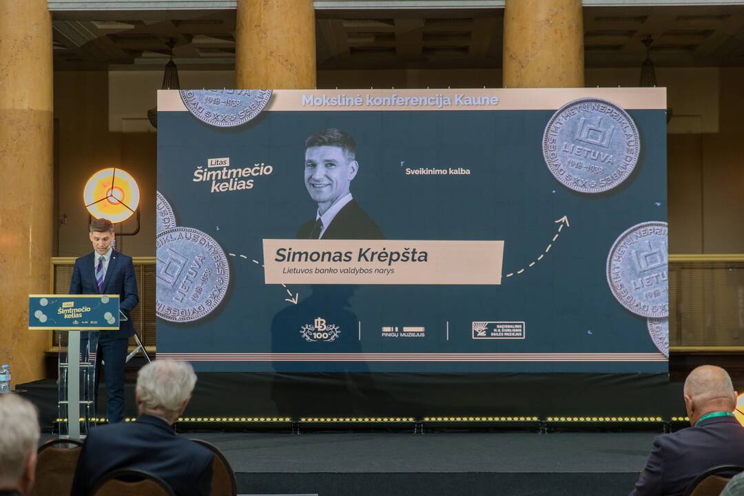 Pažintis: pasibaigus konferencijai dalyviai buvo kviečiami apsidairyti po banko erdves.