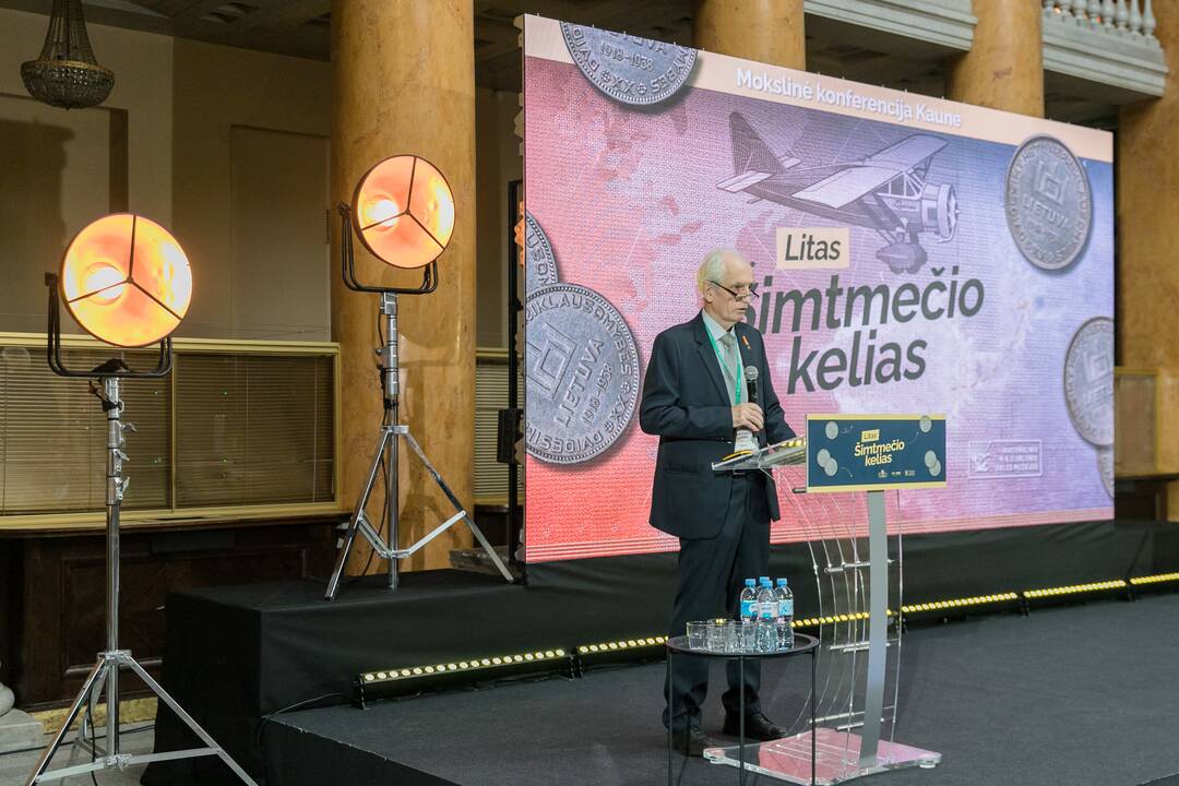 Pažintis: pasibaigus konferencijai dalyviai buvo kviečiami apsidairyti po banko erdves.