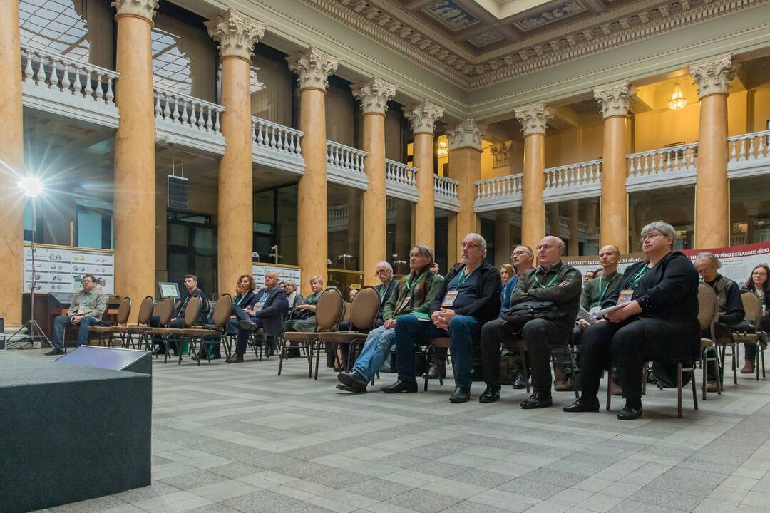 Pažintis: pasibaigus konferencijai dalyviai buvo kviečiami apsidairyti po banko erdves.