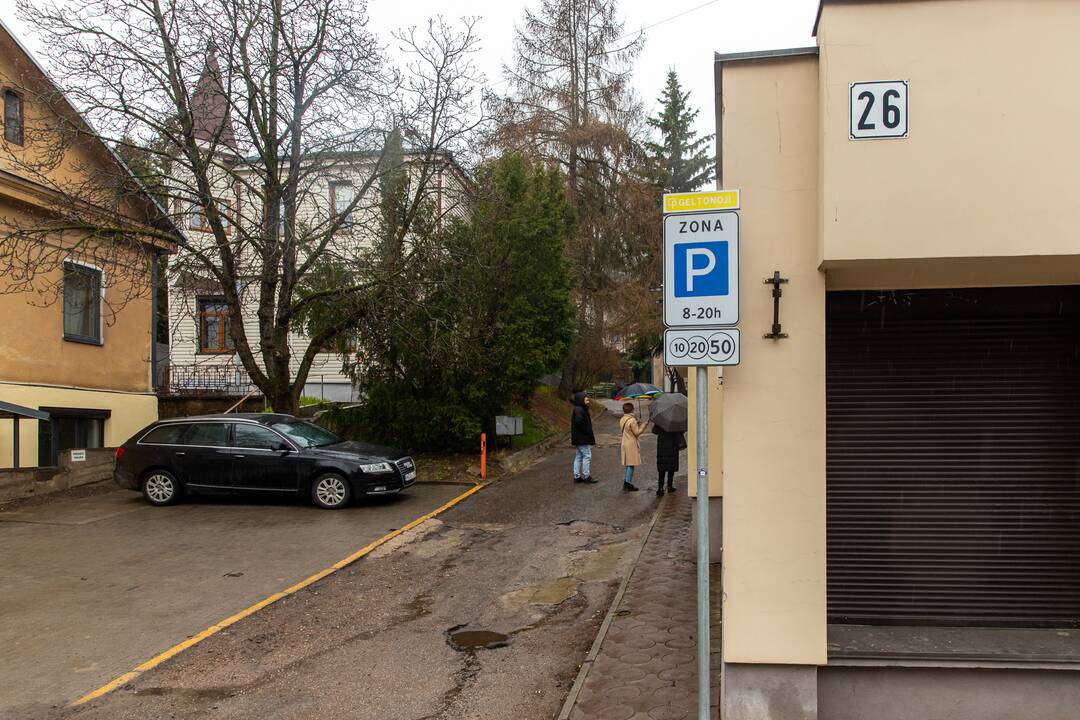Apetitas: vieno namo savininkams užsimojus suformuoti sklypo ribas, kaimynai įsitikinę, kad jie pretenduoja į du su puse karto didesnę teritoriją nei galėtų.