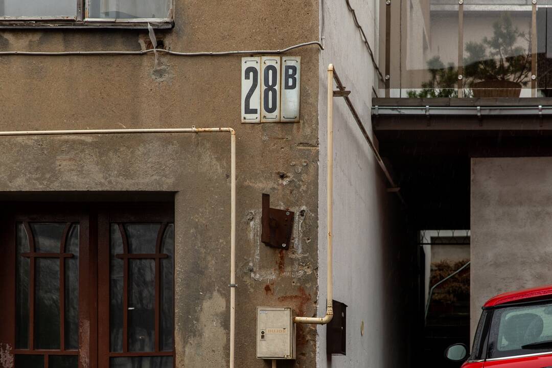 Apetitas: vieno namo savininkams užsimojus suformuoti sklypo ribas, kaimynai įsitikinę, kad jie pretenduoja į du su puse karto didesnę teritoriją nei galėtų.