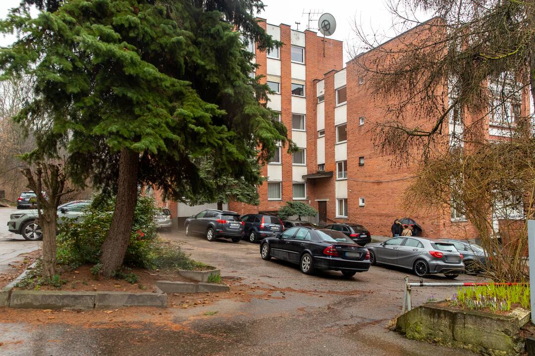 Apetitas: vieno namo savininkams užsimojus suformuoti sklypo ribas, kaimynai įsitikinę, kad jie pretenduoja į du su puse karto didesnę teritoriją nei galėtų.