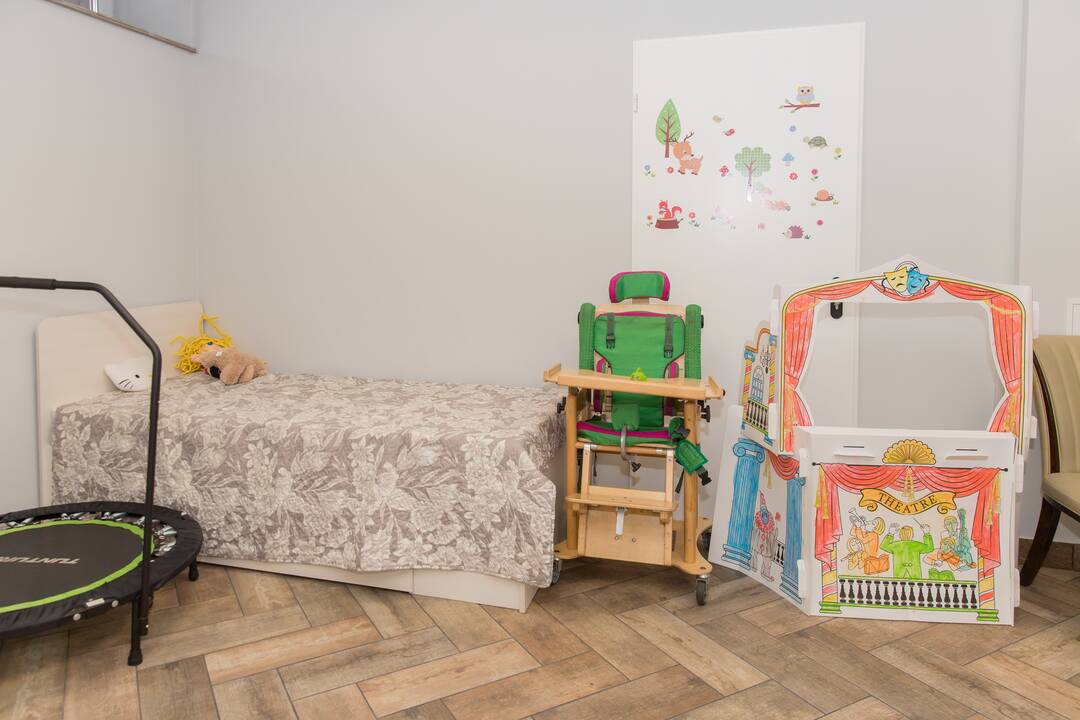 Dovanos: vaikams atvežti skanumynai – iš rūpestingų rankų.