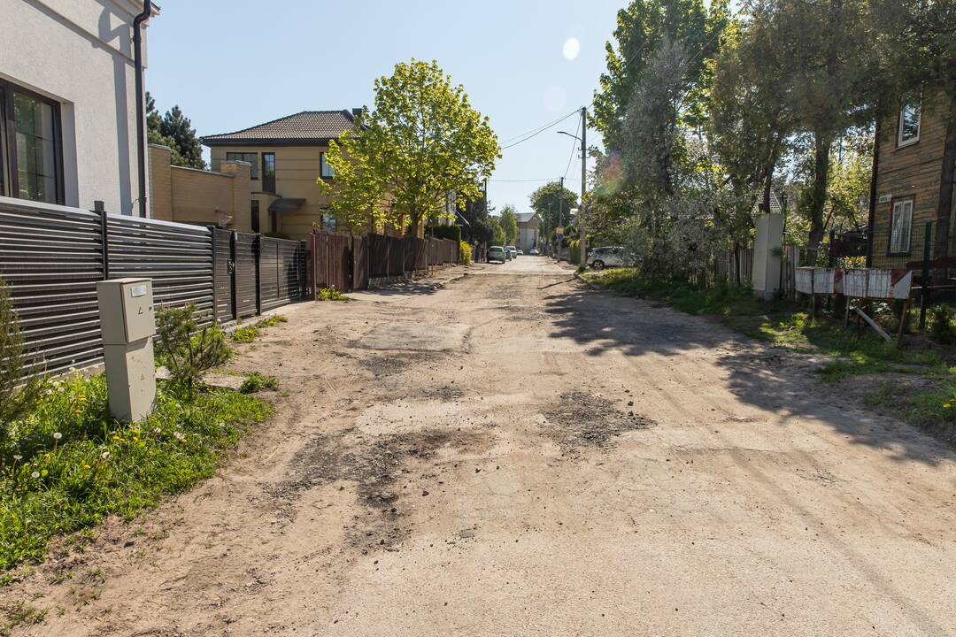 Sugadino: tiesiant nuotekų tinklus buvo sugadinta danga ir šaligatviai.
