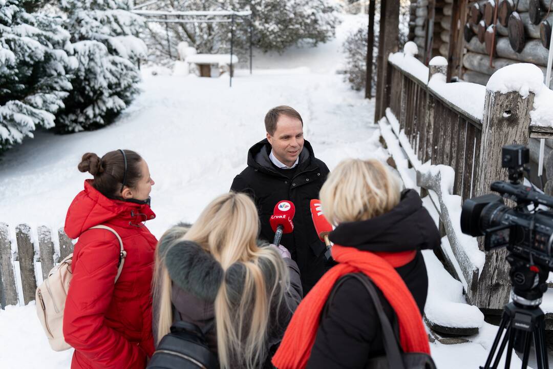 Sklypas: dabar karjerą steigti planuojama dalyje miško teritorijos ir sklype, kuriame visai neseniai pasodinta genetinių sodinukų.