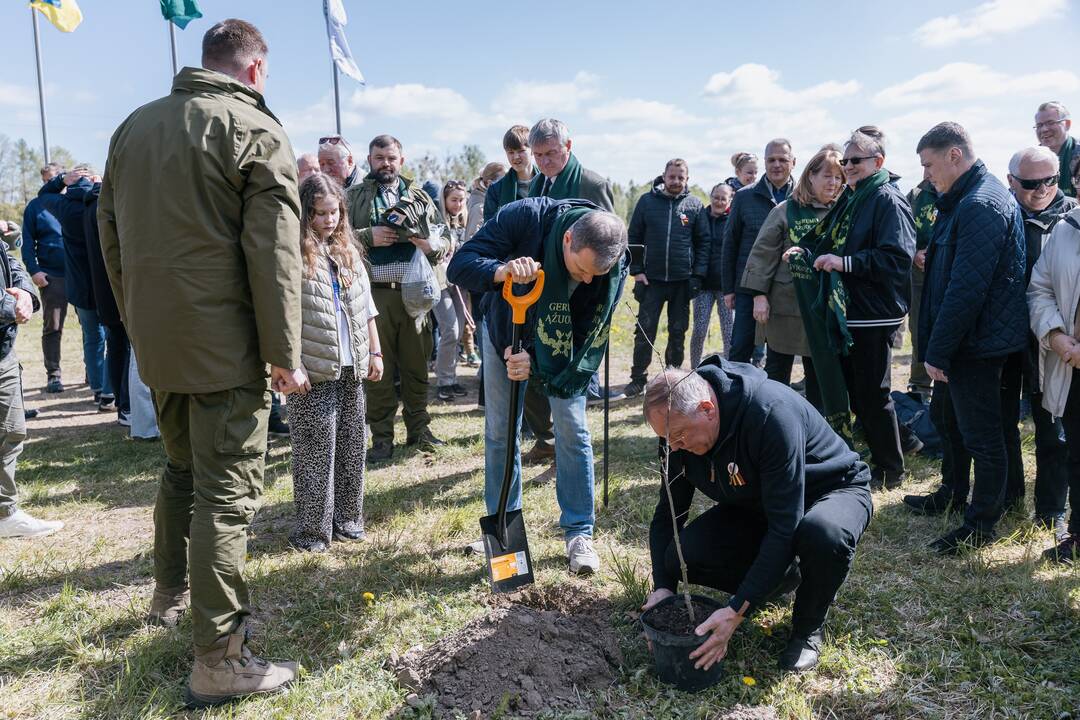 Šventė: ąžuolų sodinimas stiprino ryšį, skatino bendrystę.