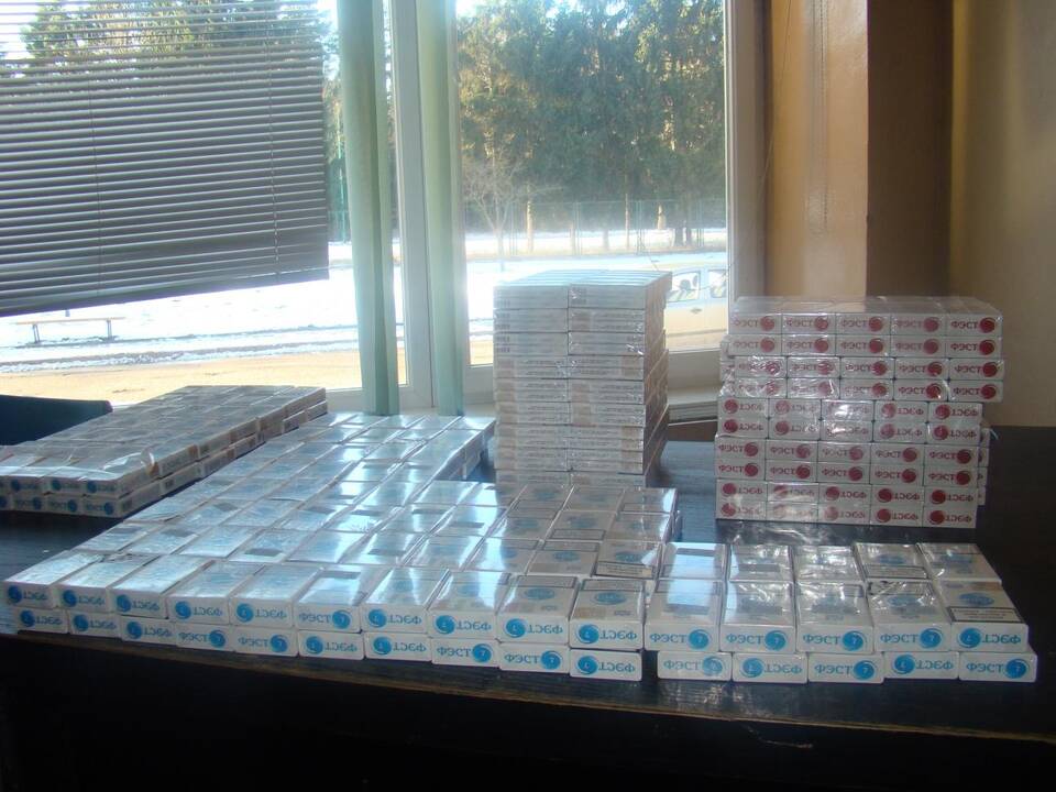 Faktas: dėl nelegaliai parduodamų cigarečių biudžetas kasmet netenka net apie 77 mln. eurų mokesčių.