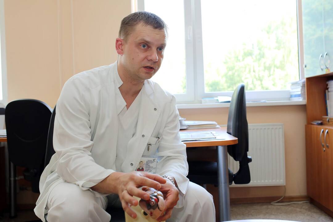 Specifika: S.Raugelei tenka atlikti ir sudėtingas, 6–8 valandų trukmės širdies operacijas.