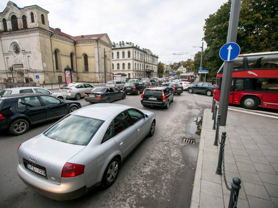 Kaip išvengti eismo įvykių sankryžose?