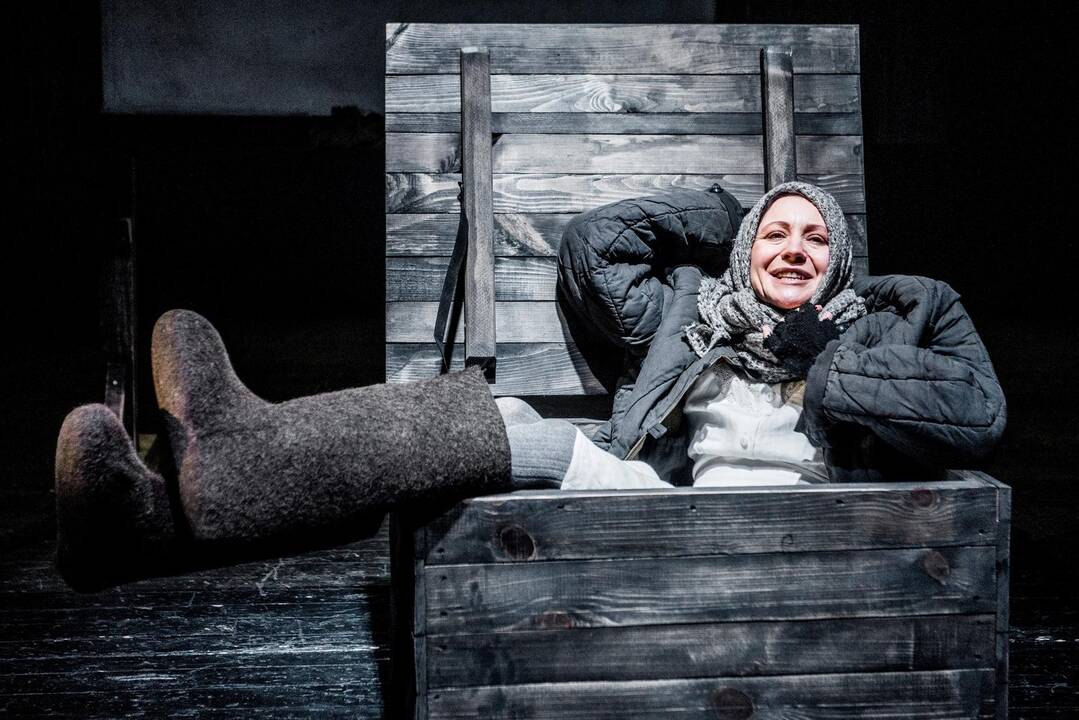 Kūrybinga: scenarijaus autorė ir spektaklio "Laiškai į niekur" režisierė, aktorė B.Mar.