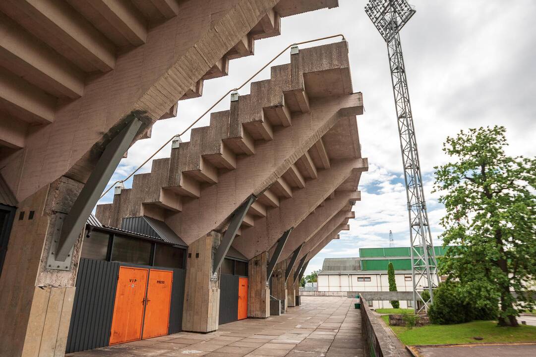 Neprasideda: S.Dariaus ir S.Girėno stadione statybininkai darbų pradėti negali.