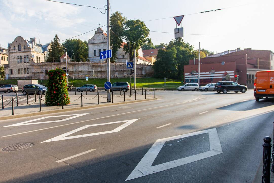 Nepritaria: Susisiekimo ministerijos pozija – rombai iš Kauno gatvių turi būti pašalinti.