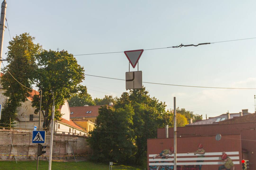 Nepritaria: Susisiekimo ministerijos pozija – rombai iš Kauno gatvių turi būti pašalinti.