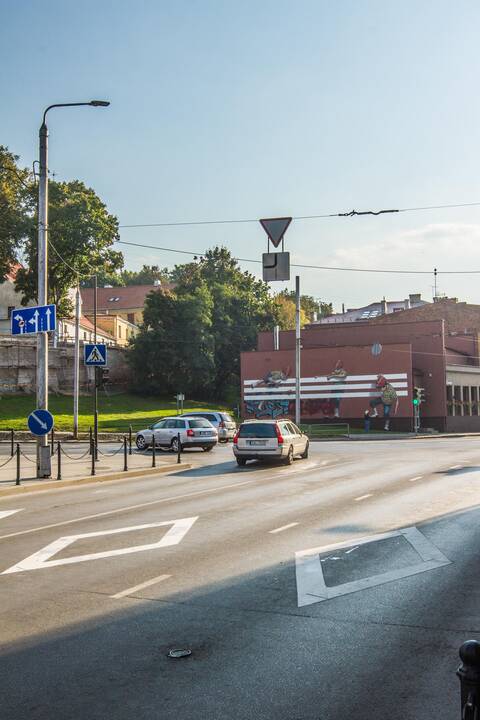 Nepritaria: Susisiekimo ministerijos pozija – rombai iš Kauno gatvių turi būti pašalinti.