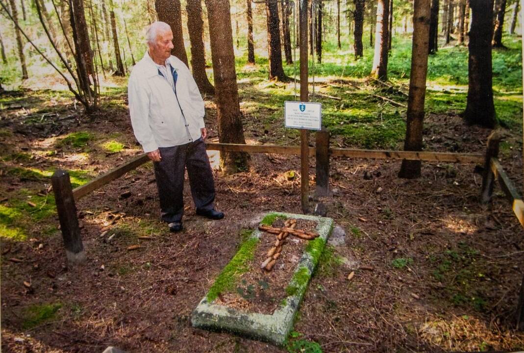 Iniciatyva: E.Krušinskaitės sukurtas akmeninis ženklas ilgai primins pirmąjį šių apylinkių partizanų vadą. 