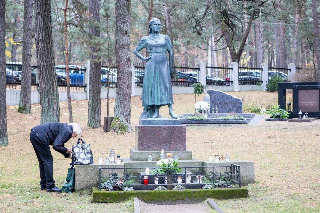 Vieta: Petrašiūnų kapinėse palaidota nemažai L.Mažylio artimųjų.