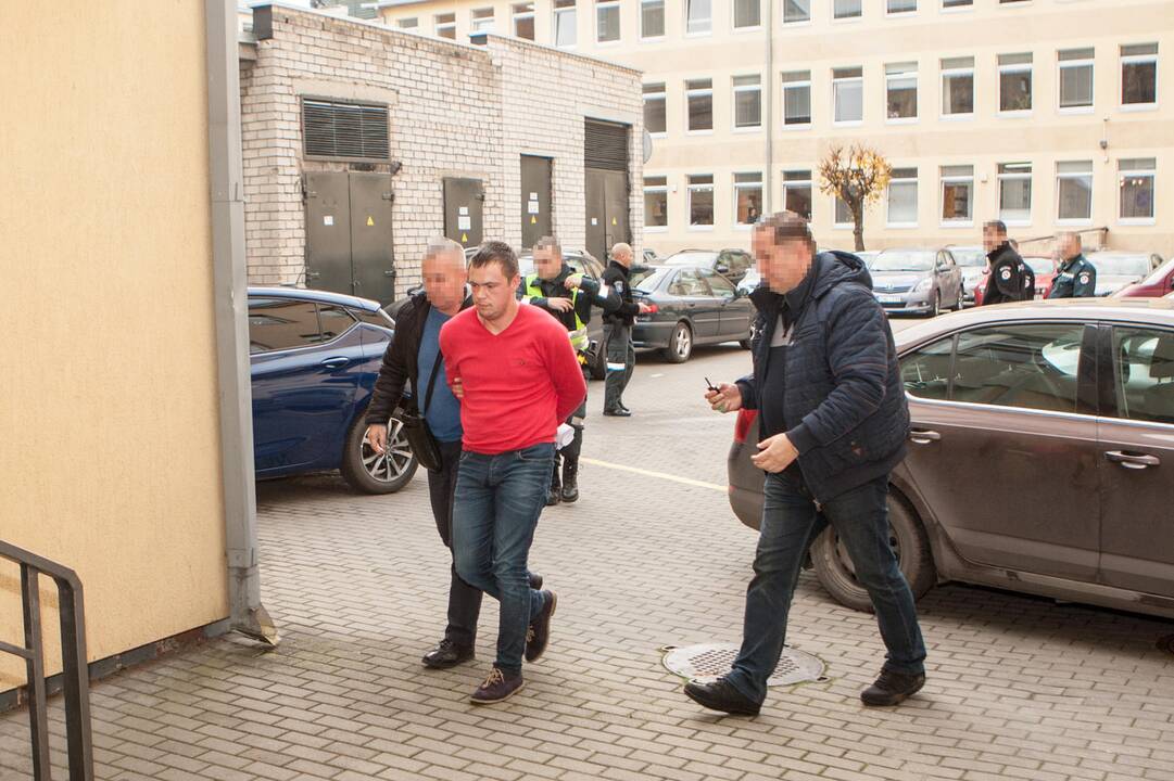 Vienas iš šiandien iš suimtųjų