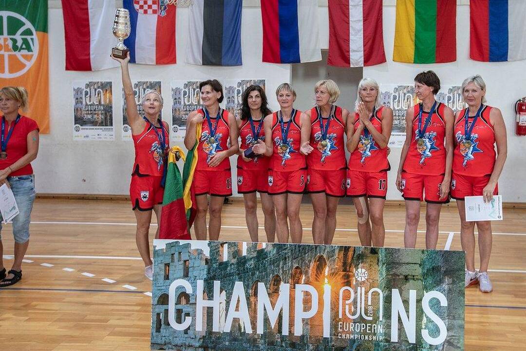 Įvertino: legendinis žalgirietis S.Jovaiša ne kartą gyrė krepšinio veteranų varžybose dalyvavusio olimpinio disko metimo čempiono R.Ubarto žaidimą.