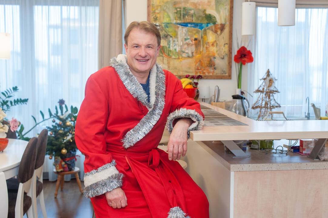 Tradicija: Kalėdų Senelis Gintaras Mikalauskas jau 25 metus aplanko tiek Vaikų ligoninėje gydomus vaikus, tiek čia dirbančius medikus.