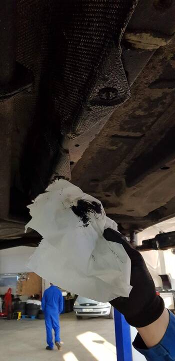 Skundas: kaunietis piktinasi, kad po remonto "Inchcape Motors" servise automobilis nuvažiavo vos 60 km ir sugedo.