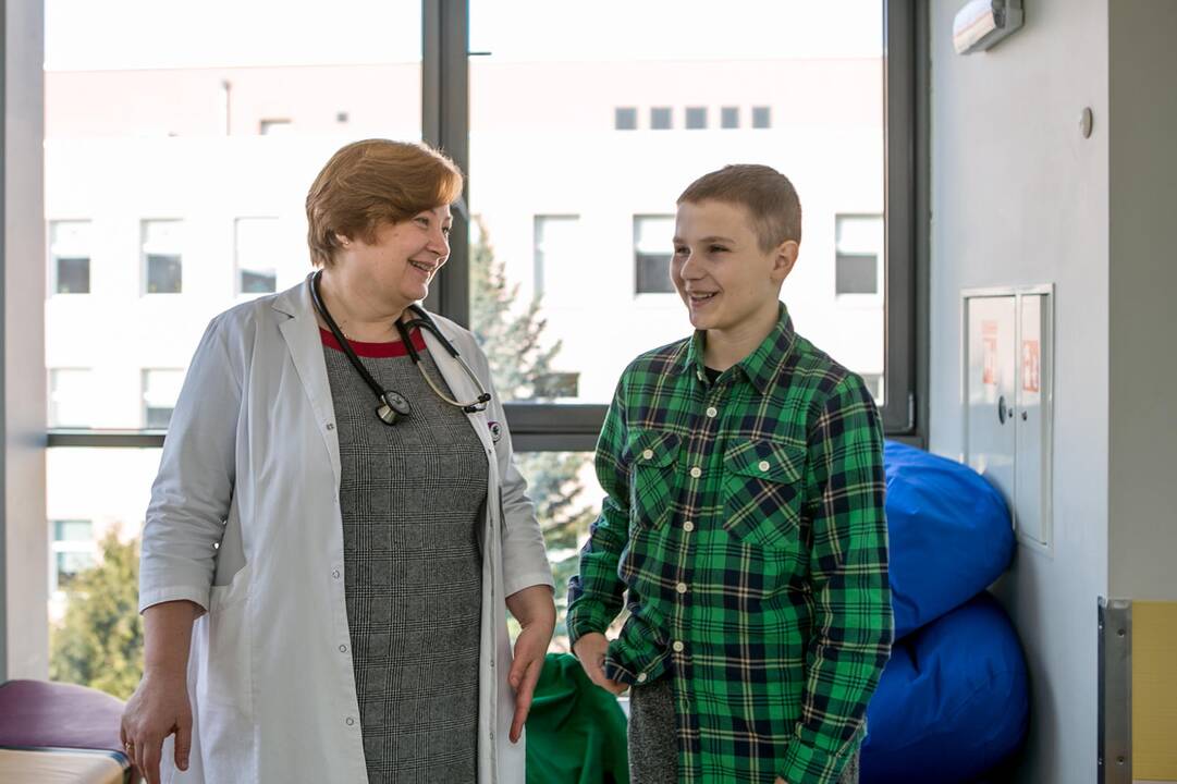 Šeima: Tetiana ir Mikolas lyg trapų krištolą puoselėja viltį, kad pavyks gauti lėšų sūnaus Konstantino gydymui.