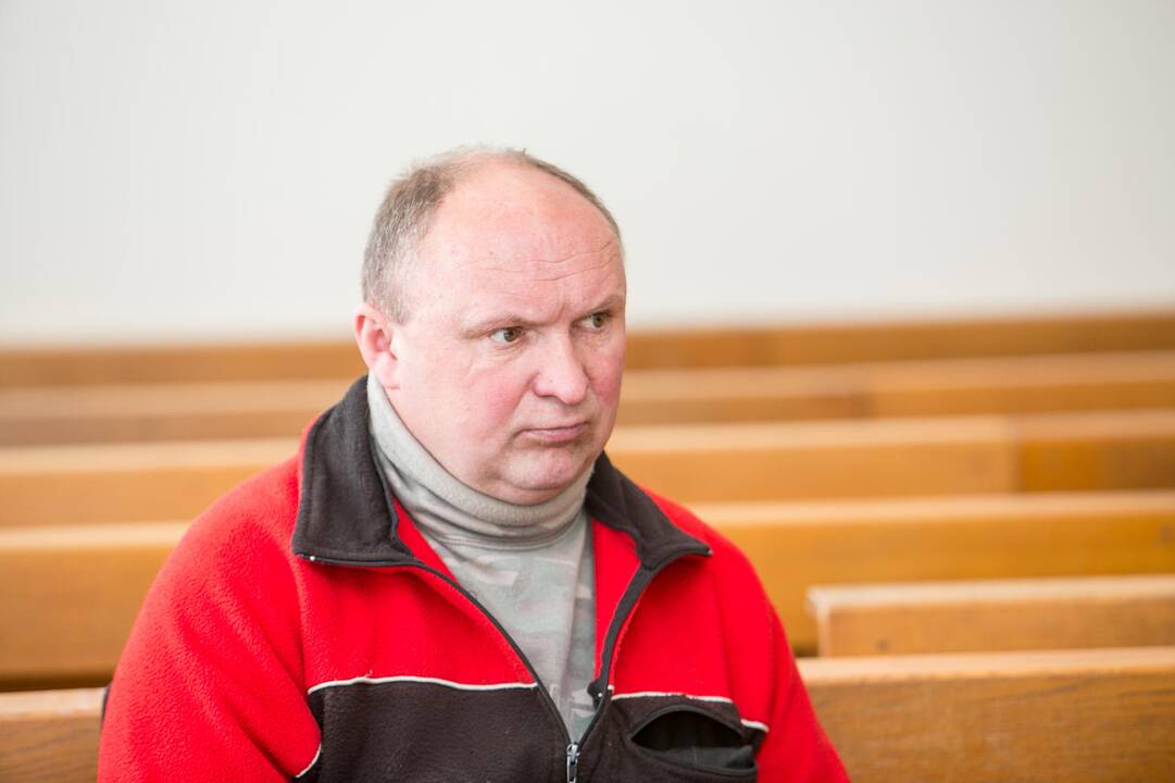 Įspūdis: ne pirmą kartą Kauno apylinkės teismo slenkstį minantis K.Lapinskas čia jaučiasi kaip namie.