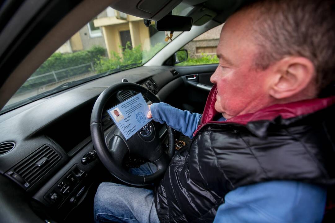 Situacija: Ž.Demendžiūnas ne visada randa vietos automobilį palikti arčiau namo, kuriame gyvena, ir pareiti namo jam turi padėti garbaus amžiaus mama.