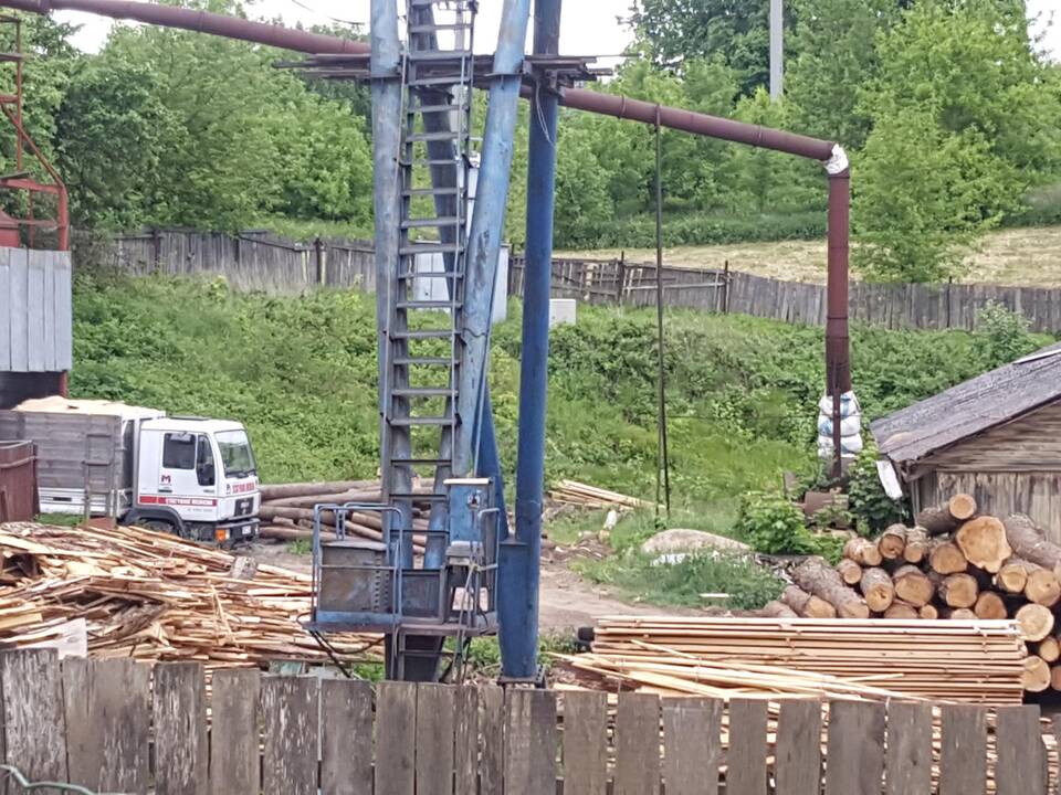 Gaisras: aplinkiniai gyventojai bijojo, kad liepsnos neprarytų netoli lentpjūvės esančių jų namų.
