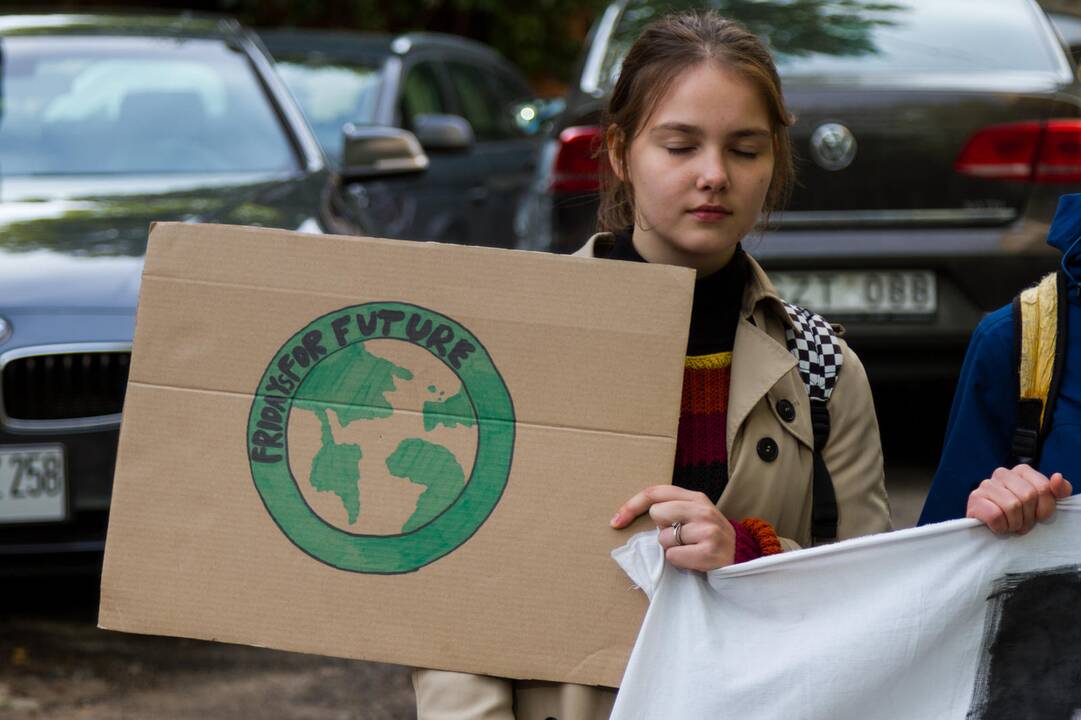 Misija: merginos visą savaitę ragino visuomenę ir žiniasklaidą atmerkti akis klimato kaitos problemų akivaizdoje.