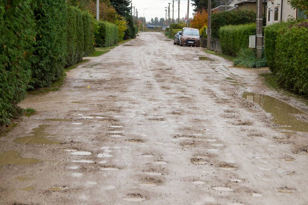 Vaizdas: dalis Technikumo gatvės nusėta duobių.