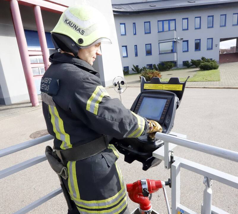 Įvertino: į Alytų nusiųsti Kauno ugniagesiai neslepia – tai vienas sudėtingiausių gaisrų jų darbo istorijoje.