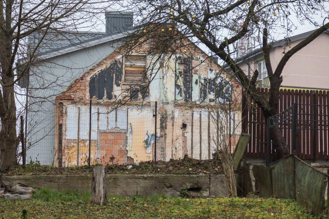 Neliko: Savanorių pr. 127 namas sulygintas su žeme.