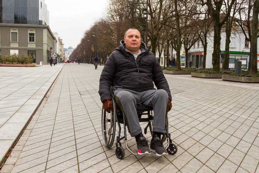 Švytuoklė: anksčiau savo statybos bendrovę valdęs Ramūnas dabar nejaučia pusės kūno ir po valandos sėdėjimo patiria didžiulius skausmus, todėl abejoja, ar jam pavyktų susirasti darbą.