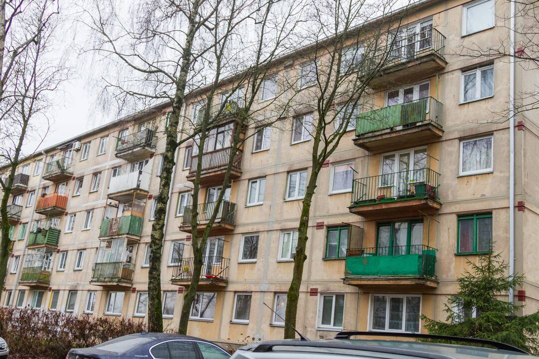 Iš griūvančio daugiabučio evakuoti gyventojai grįžo namo