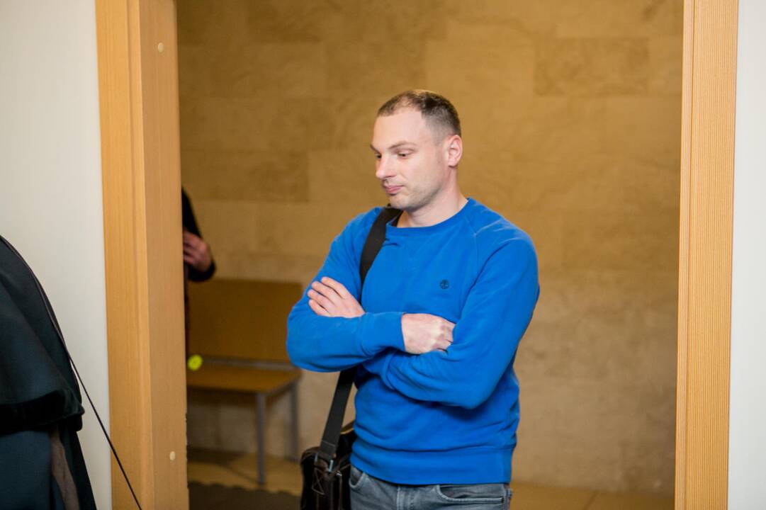 Nepasigailėjo: J.Volungevičius pasiėmė želdinių žirkles ir nukirpo beveik 20 pušelių.