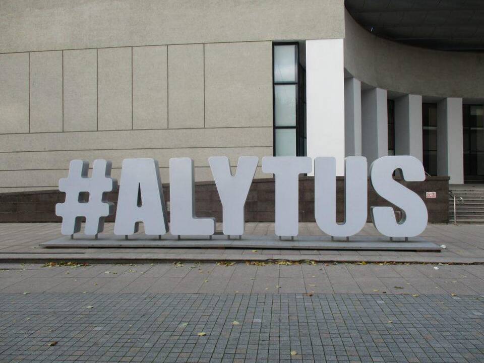 Rinkimai: alytiškius glumina V. Grigaravičių norinčių pakeisti kandidatų gausa
