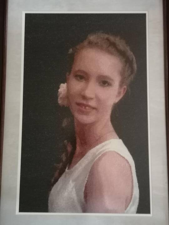 Šeima: ant medžiagos perkėlusi dukros atvaizdą, Tatjana nusprendė kitame paveiksle įamžinti save su abiem vaikais.