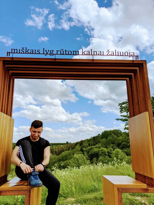 Patrauklu: keliauti piligriminiais maršrutais į Šiluvą žmonės atvyksta nuolat – po vieną, poromis, šeimomis, grupelėmis, su parapija ar bendruomene, su darbovietės kolektyvu.