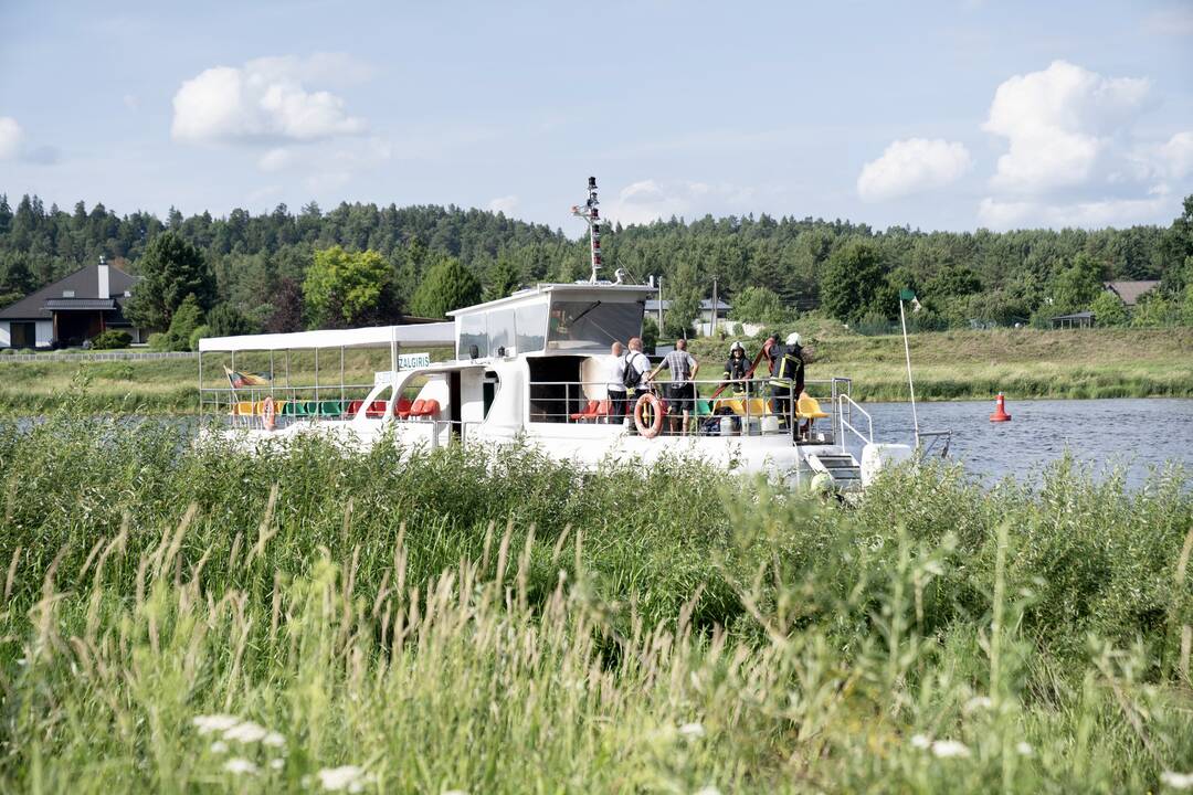 Pakaunėje degė laivas „Žalgiris“
