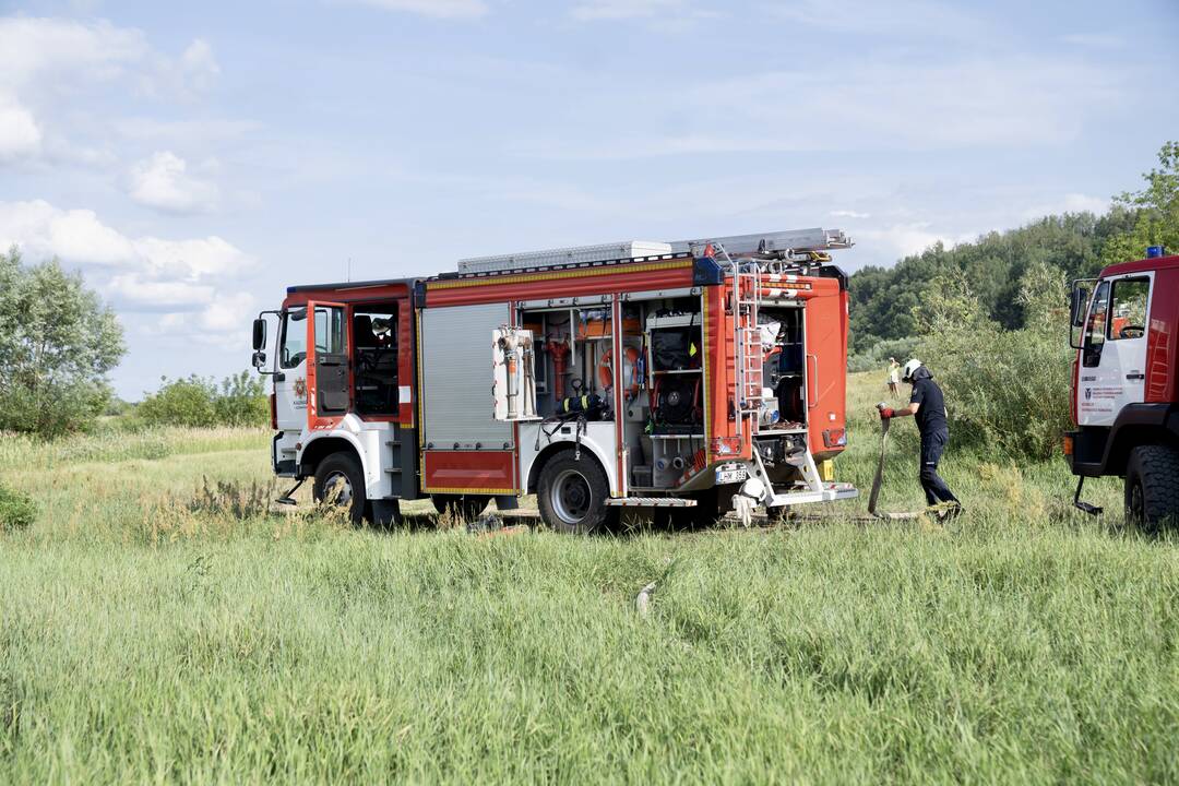 Pakaunėje degė laivas „Žalgiris“