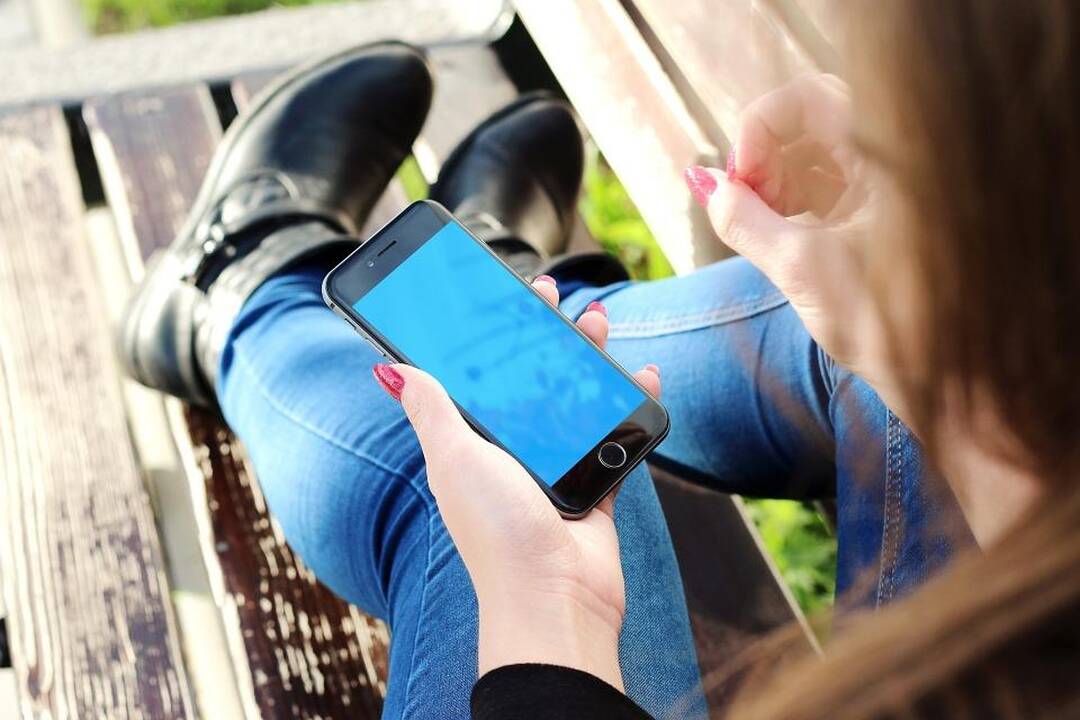 Ar Lietuvos mokyklose bus uždrausti mobilieji telefonai?