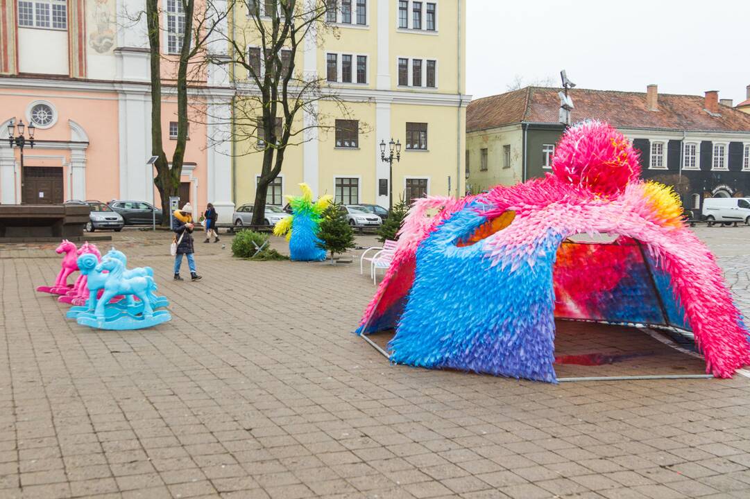 Išmontuojama kosminė Kalėdų eglė