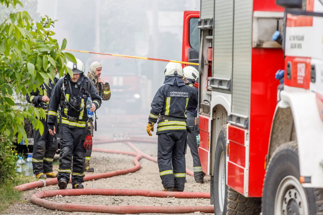 Vilijampolėje užsiliepsnojo gyvenamasis namas