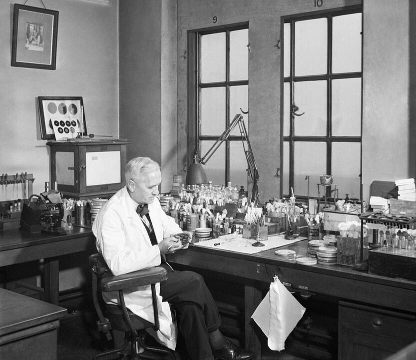 1881 metais gimė penicilino išradėjas (1928 m.), škotų bakteriologas seras Alexander Fleming (Aleksanderis Flemingas), pelnęs Nobelio medicinos premiją.