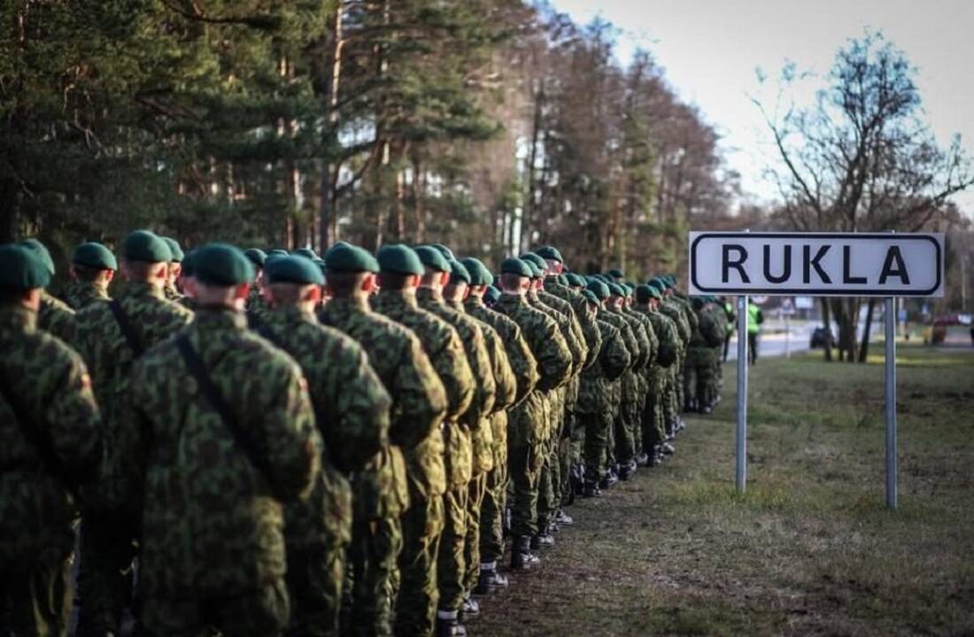 Ruklos kareivinėse kilo gaisras: penki kariai – medikų rankose
